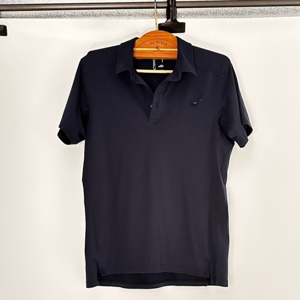 ARC’TERIX mens shirt size small dark black stretchy Measurements are included